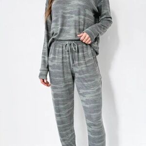 Splendid soft fatigue loungewear